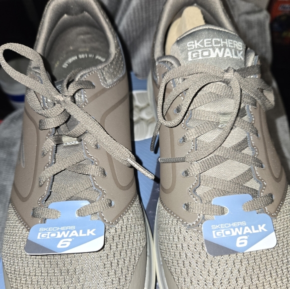 Size 9.5 Men Sketchers GoWalk 6 - Picture 1 of 12